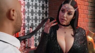 Чувственный секс лысого мужика и Angela White