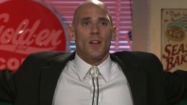 Лысый красавчик Johnny Sins выебал цыпочку в попку