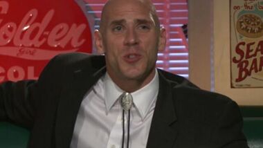 Лысый красавчик Johnny Sins выебал цыпочку в попку