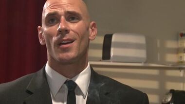 Лысый красавчик Johnny Sins выебал цыпочку в попку