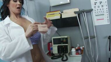 Пациентка психиатрии прикинулась доктором ради секса с пациентом