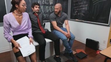 Двойное проникновение для училки в очках