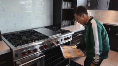 Муж застал молодую жену и сына за изменой
