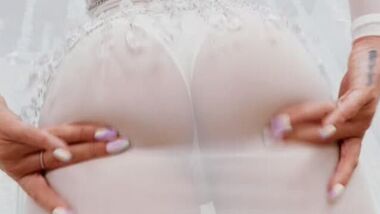Трансвестит присунул болт в киску грудастой Phoenix Marie