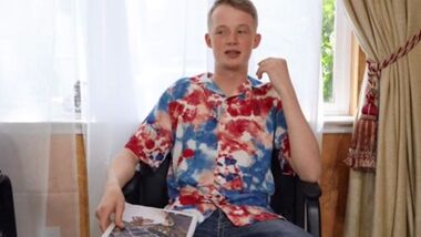 Сделал массаж толстой мамке друга и кончил на ее лицо