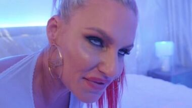 Татуированный самец долбит анал Phoenix Marie