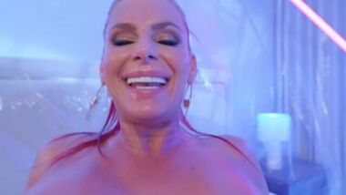 Татуированный самец долбит анал Phoenix Marie