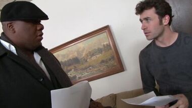 Девушка в сапогах активно скачет на члене перед камерами