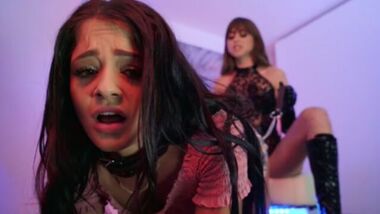 Лесбийский секс с госпожой Riley Reid