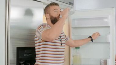 Xander Corvus поимел в волосатую киску девушку сестры