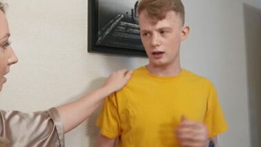 Мать отсосала у сына и дала в бритую манду