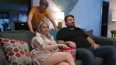 Мать отсосала у сына и дала в бритую манду