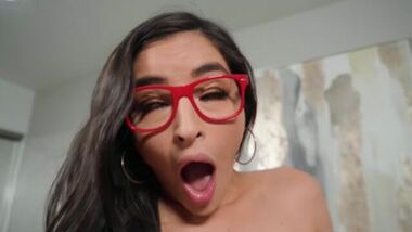 Brazzers - Молоденькая шлюшка в очках захотела членом в жопу и поглубже