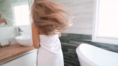 Brazzers - Анальная наездница после траха размазала сперму по большим сиськам
