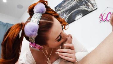 Brazzers - Бородатый мачо трахнул рыжую геймершу с большой жопой