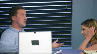 Начальница делит хер подчиненного с дочкой в офисе