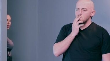 Робот-киллер не устояла перед большим белым членом