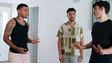 Двойное проникновение для ненасытной мамки друга