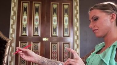 Строгая училка оказалась распутной стриптизершей