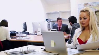 БДСМ секс с горячей подчиненной в подвале