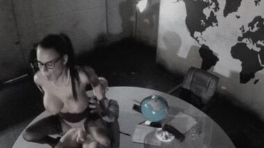 Johnny Sins катает на болте сексуальную красотку