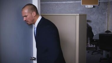 Босс помог рыжей секретарше кончить