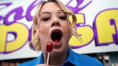 Негр сверлит пизду молодой шлюхе