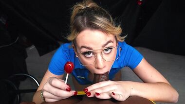 Негр сверлит пизду молодой шлюхе