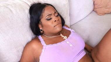 Толстая дама наслаждает грубой еблей