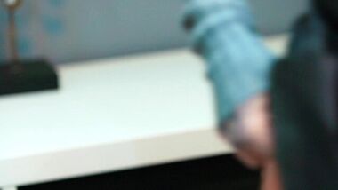 Киска продавщицы получает удар