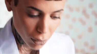 Браззерс - Тайный секс у бассейна