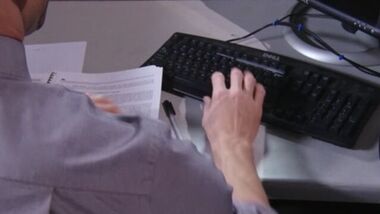 Офисная шлюха в ответе