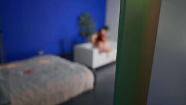 Фиолетовая сучка получает неожиданный анал