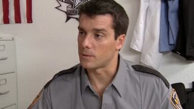 Большие сиськи за решеткой