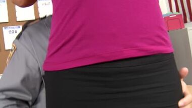 Большие сиськи за решеткой