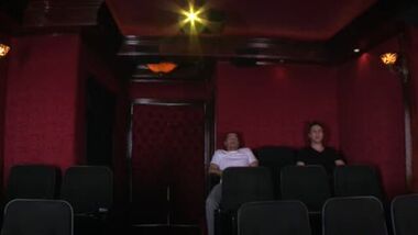 Мама смотрит грязный фильм