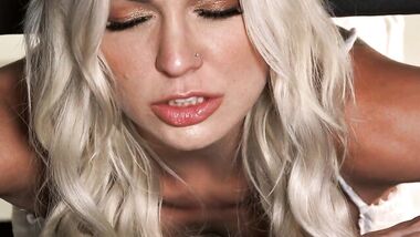 Brazzers - Кензи застряла