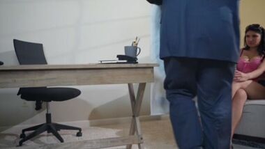 Трахает дочь моего босса