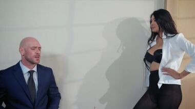 Трахает дочь моего босса