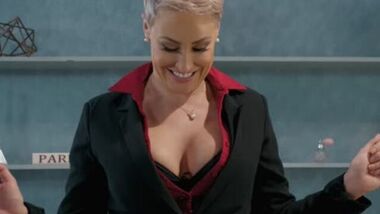 Brazzers - Product Placement в ее киске