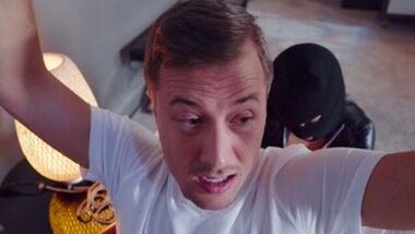 Засунь их себе, киска!