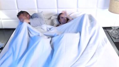 Ты храпишь, она шлюха